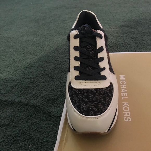 Micheal Kors sneakers - Picture 1 of 4